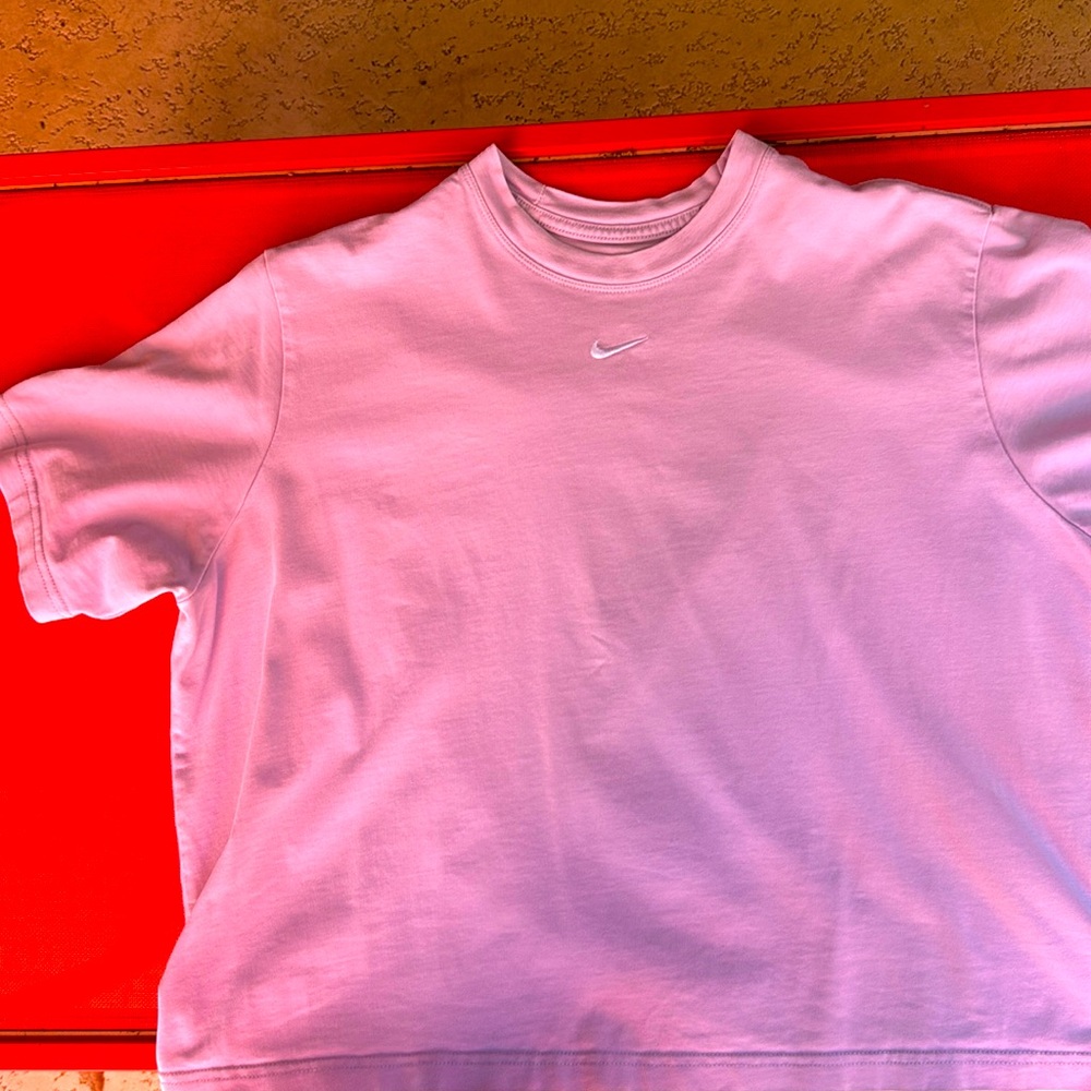 The Nike Tee. Loose Fit. Boxy. Embroidered swoosh. Crewneck